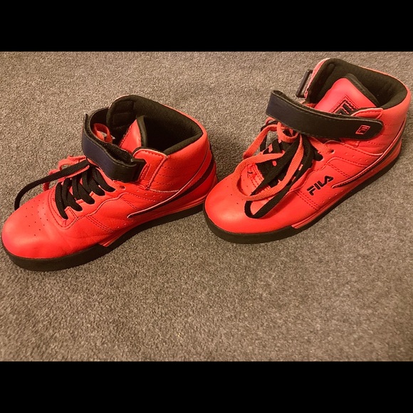 Fila youth red black! EUC - Picture 2 of 5
